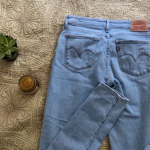 Levi’s 711 Skinny Jean